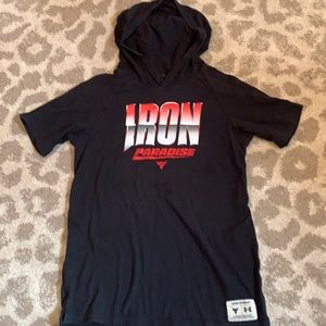 Underarmour YXL black hooded t shirt. The Rock series. Good condition.